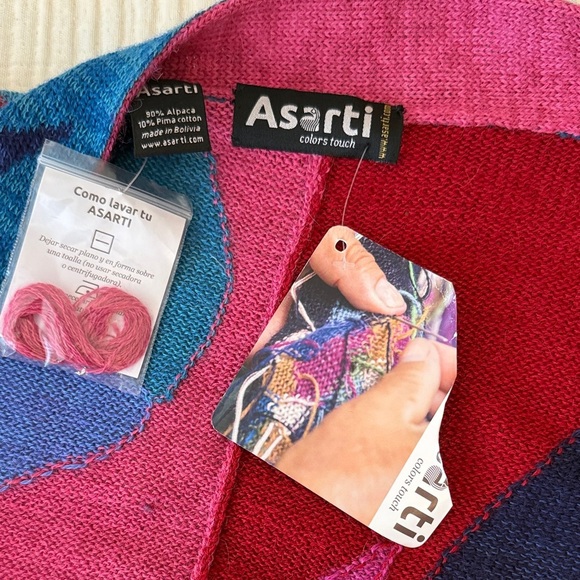 Colorful Women's Cape with Bird Design 90% Alpaca 10% Prima Cotton - Picture 6 of 8